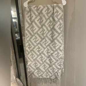 Classic FF scarf, pale/ gray